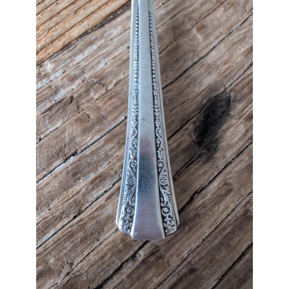 Rogers International Deluxe Silverplate Gracious 1 Butter Knife 1 Soup Spoon - Picture 3 of 13
